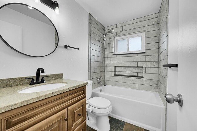 Building Photo - $2,195 - 3 Bed, 2 Bath Home in Loveland with Central AC and Fenced in Yard!