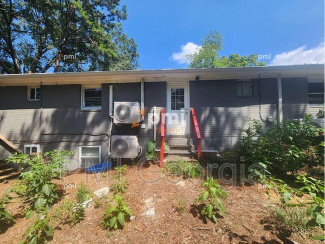Building Photo - 217 Greenbriar Dr