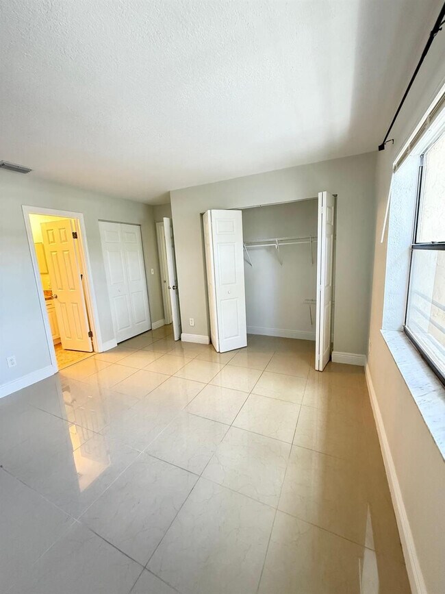 Building Photo - 11108 Royal Palm Blvd