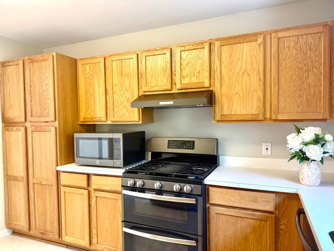 Building Photo - 3083 Promenade Cir