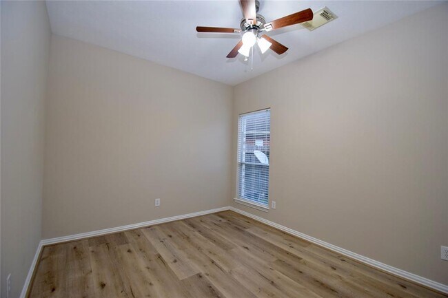 Building Photo - 3106 Rainbow Ct