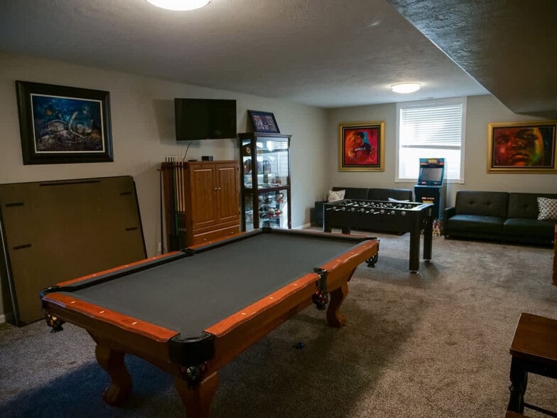 Building Photo - 151 Cub St W