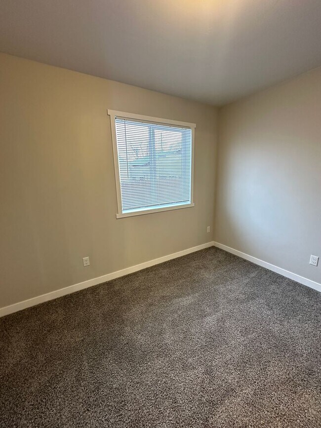 Building Photo - Brand New & Inviting 2 Bedroom, 2 Bathroom Unit in St. Anthony! ($200 OFF FIRST MONTHS RENT!!!)