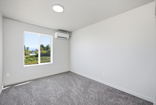 Building Photo - 2028 Sunset Dr