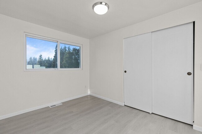 Building Photo - 17723 23rd Ave SE
