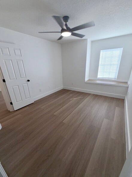 Building Photo - 1042 Ballyshannon Pky