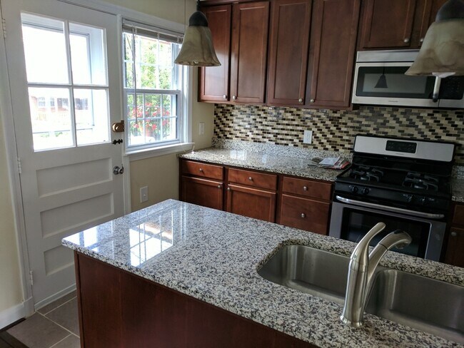 Building Photo - 1508 Langford Rd