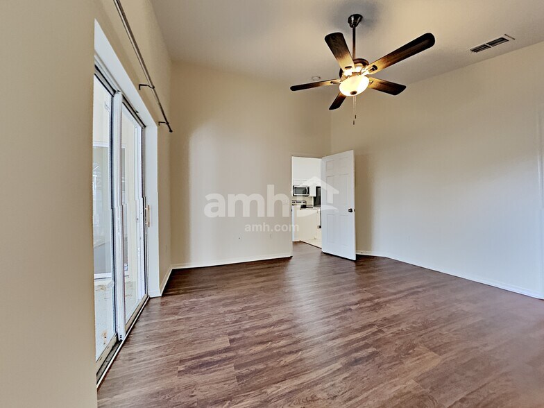 Building Photo - 16609 Rising Star Dr