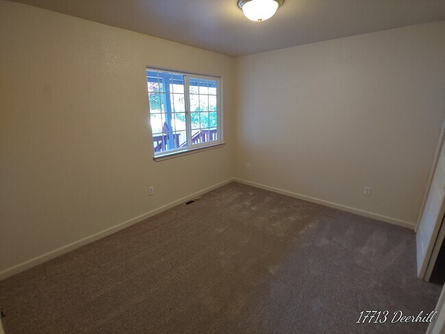 Building Photo - Hidden Valley Lake Rental- PGE included