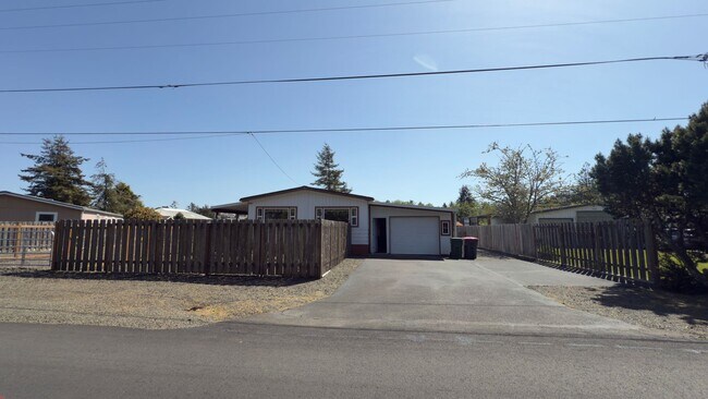 Building Photo - 1840 1st Ave