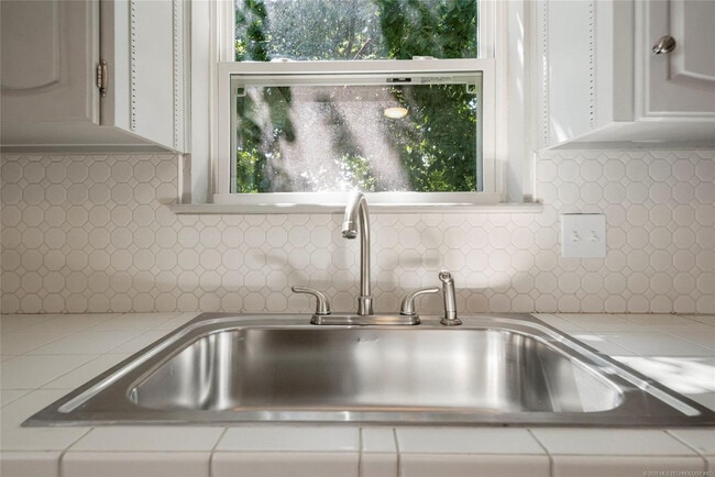 Building Photo - Lafortune Park Duplex