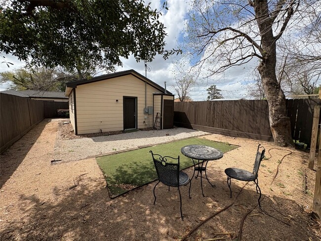 Building Photo - 6722 Underhill St