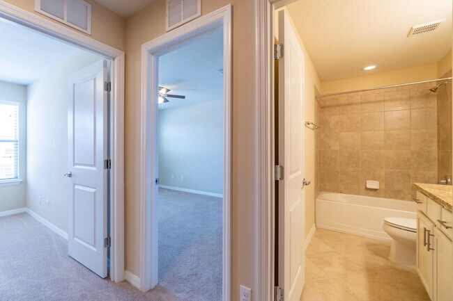 Building Photo - Beautiful Energy Efficient 3/2.5 Townhome ...