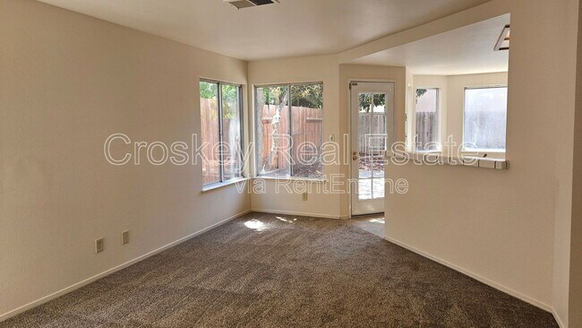Building Photo - 332 Egret Pl
