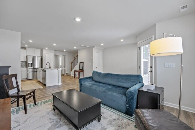 Building Photo - Family Friendly 3 Bedroom Townhome in Pendleton