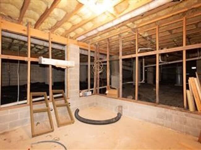 Building Photo - Large 3 Bedroom, 2 Bathroom home on the East End of the village. A serene neighborhood just waiti...