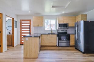 Building Photo - 4523 E 55th St