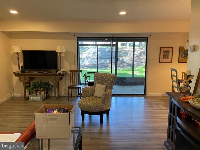 Building Photo - 6 Longstream Ct