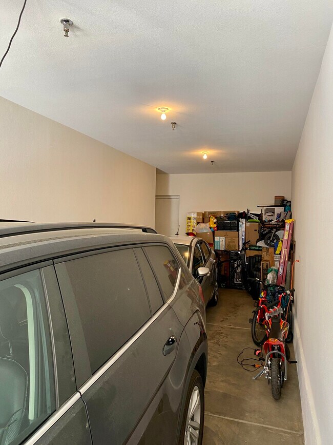 Building Photo - 3975 N Hualapai Way