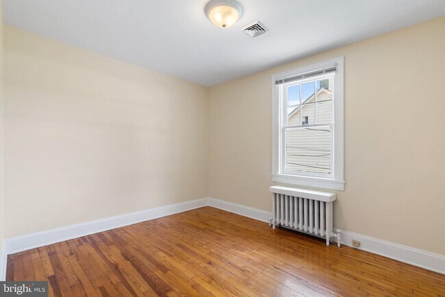 Building Photo - 117 W Cork St