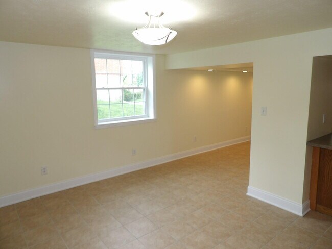 Building Photo - 102 Cedar Dr