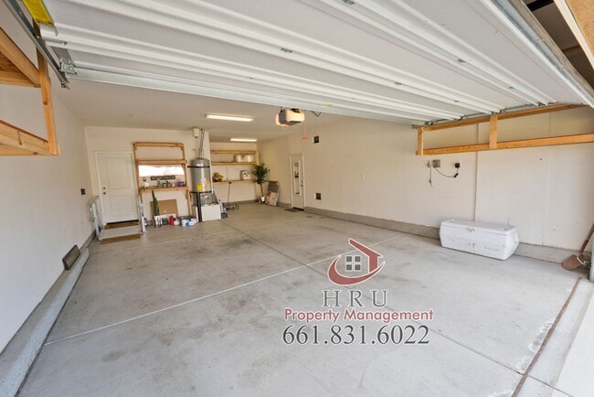 Building Photo - Stunning 4-bedroom, 3-bathroom home
