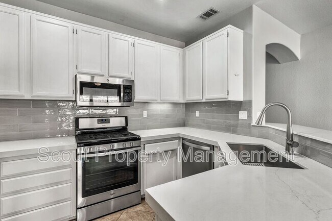 Building Photo - 43120 Avola Ct