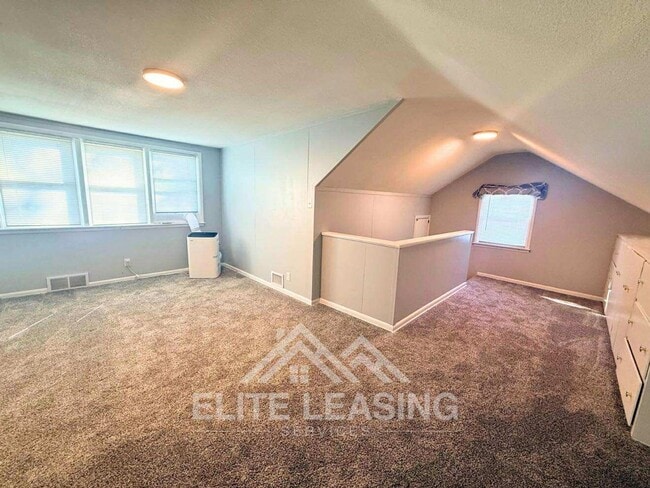 Building Photo - 3 Bedroom, 2 Bathroom home close to Gage Park