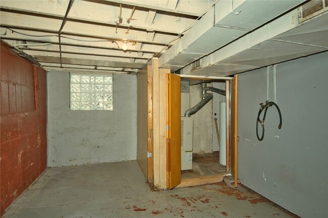 Building Photo - 5031 Dewey Ave