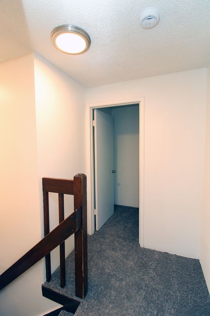 Building Photo - 5704 SW Beaverton Hillsdale Hwy
