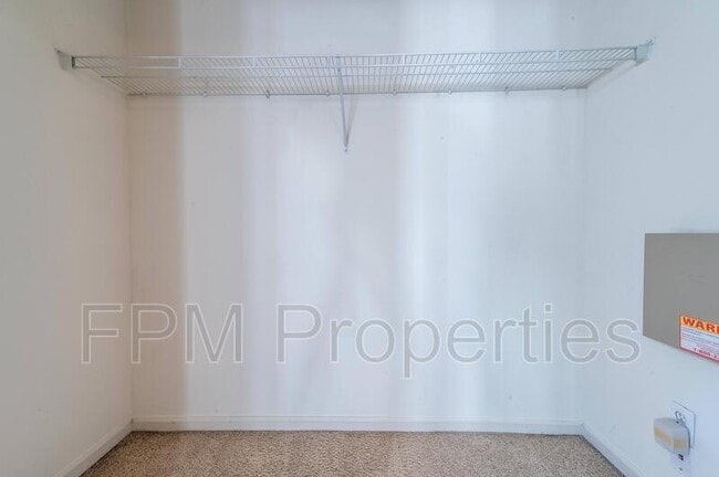 Building Photo - 807 Scrub Jay Dr