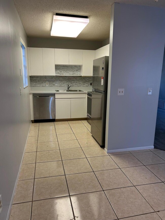 Building Photo - 19 Lake Vista Trail