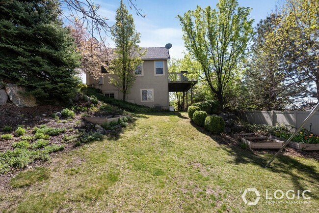 Building Photo - 9223 Silver Lake Dr