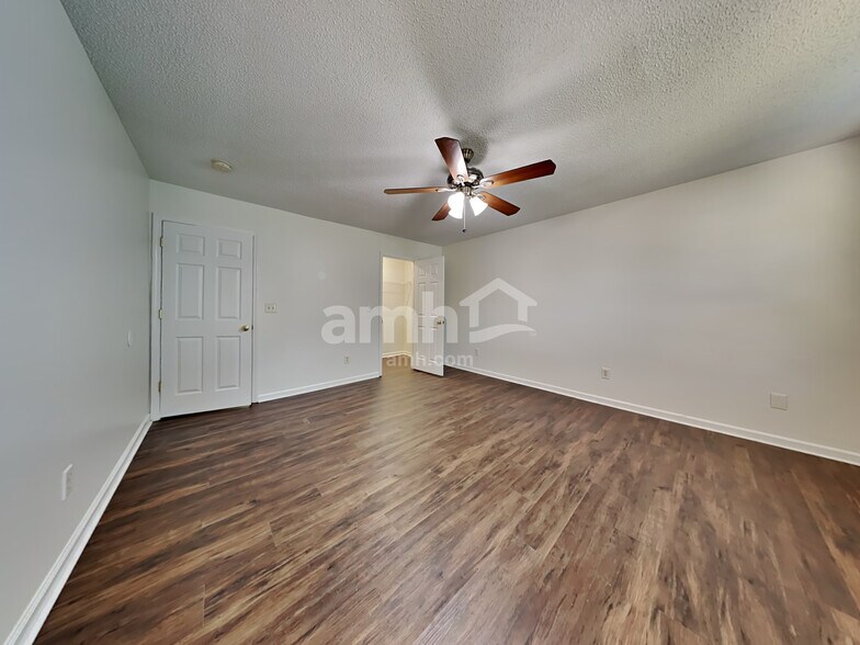 Building Photo - 6308 Dumont Ln