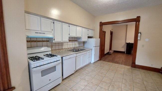 Building Photo - 118 King Ave