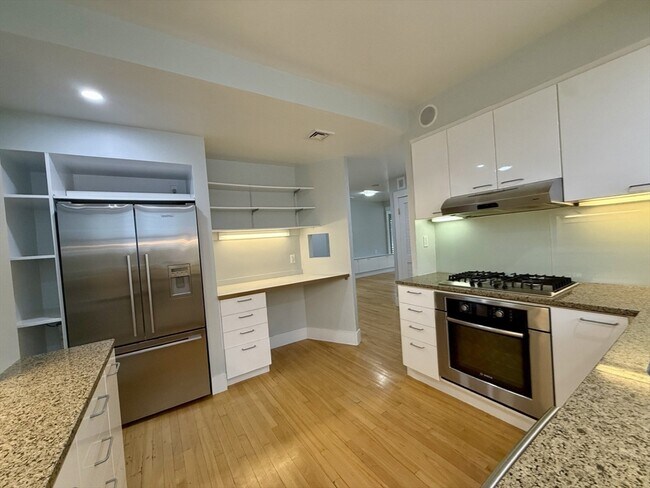 Building Photo - 174 Maplewood St