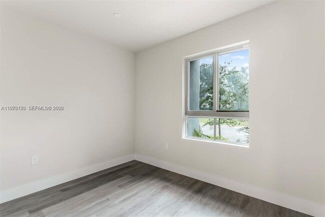 Building Photo - 2561 NE 193rd St