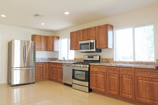 Building Photo - Upgraded 4+2.5 in Reseda w/all appliances ...