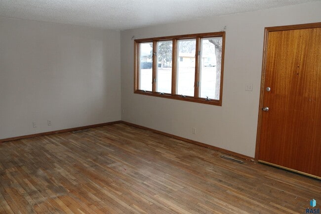 Building Photo - 925 S Harrington Ave