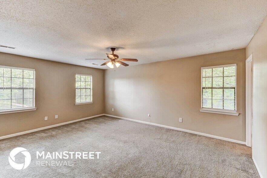 Building Photo - 904 Pine Forest Cir