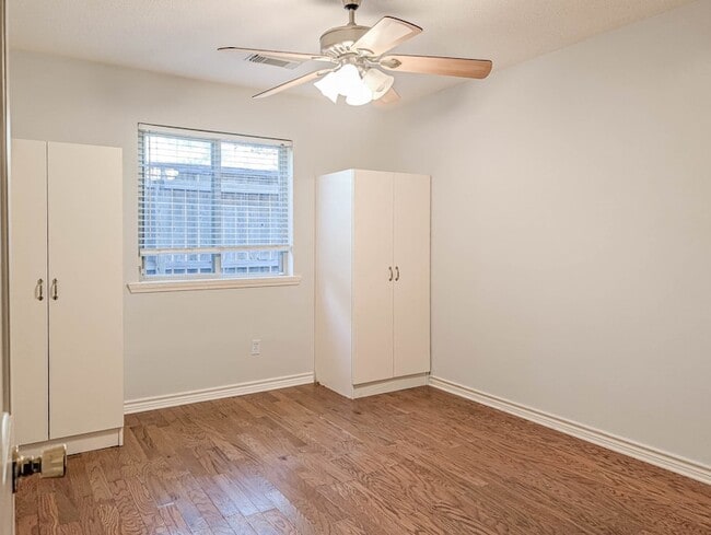 Building Photo - 10631 Del Monte Dr