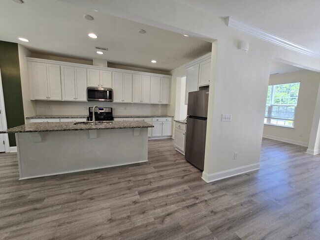 Building Photo - 421 Sailor Wy