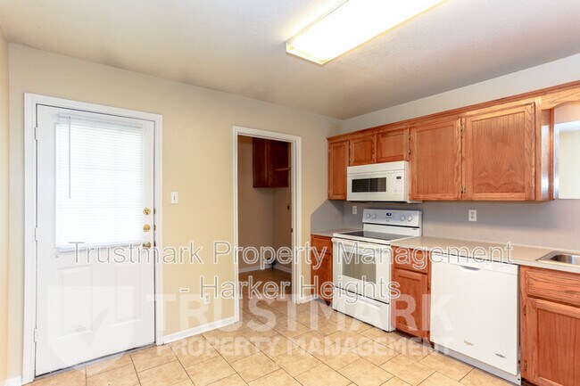 Building Photo - 1907 Windward Dr