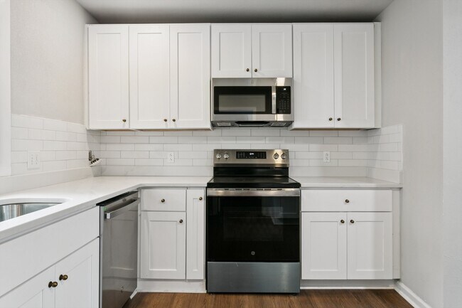 Building Photo - 924 Ivy Ave