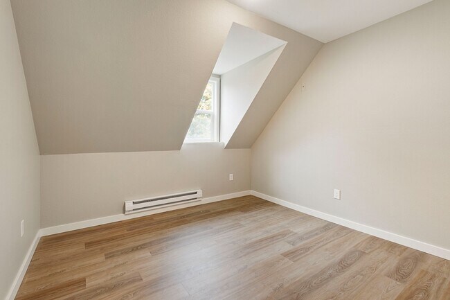 Building Photo - Charming 3BR Home in Heart of Tacoma - Mod...