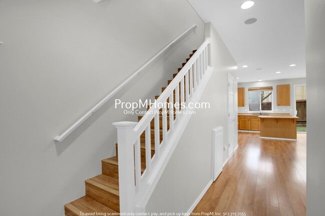 Building Photo - Updated Three Bedroom Townhome Near Nike & Intel!