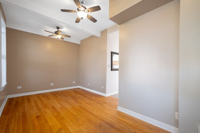 Building Photo - 2418 N Clybourn Ave