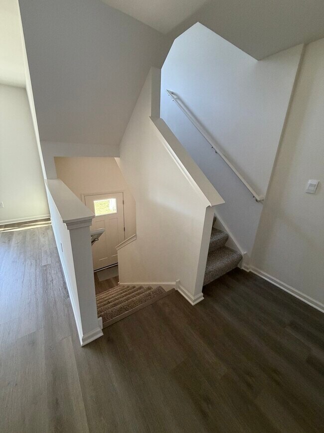 Building Photo - 1555 Sequoia Wy