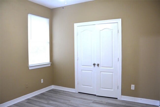 Building Photo - 10916 Panther Ct