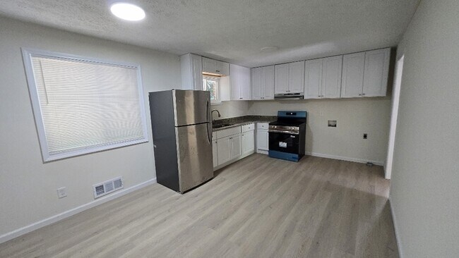 Building Photo - Fully Renovated Ranch Home